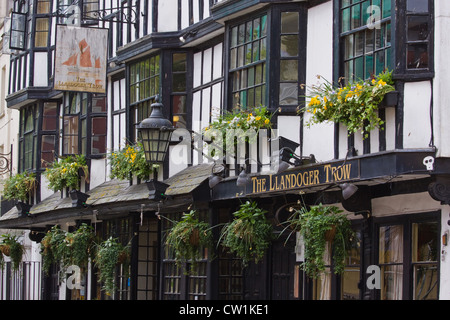 La dix-septième siècle Llandoger Trow public house, réputé pour être l'Admiral Benbow dans l'île au trésor de Robert Louis Stevenson Banque D'Images