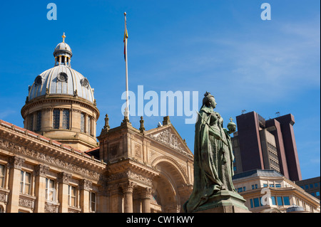 La Chambre du Conseil et statue de la reine Victoria, Victoria Square, le centre-ville de Birmingham. Banque D'Images