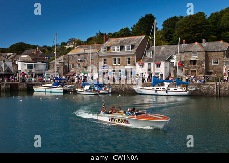 Bateau de quitter le port de Newquay, Cornwall, UK Banque D'Images