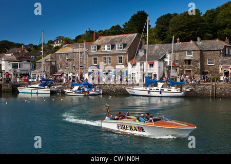 Bateau de quitter le port de Newquay, Cornwall, UK Banque D'Images