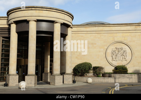 Entrée publique du High court of Justiciary de Glasgow sur Mart Street à Glasgow, vue de Jocelyn Square, Écosse, Royaume-Uni Banque D'Images