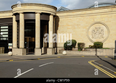 Entrée publique du High court of Justiciary de Glasgow sur Mart Street à Glasgow, vue de Jocelyn Square, Écosse, Royaume-Uni Banque D'Images