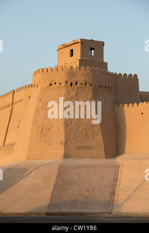 Murs de l'Ichan Kala, la forteresse de la vieille ville de Khiva, Ouzbékistan Banque D'Images