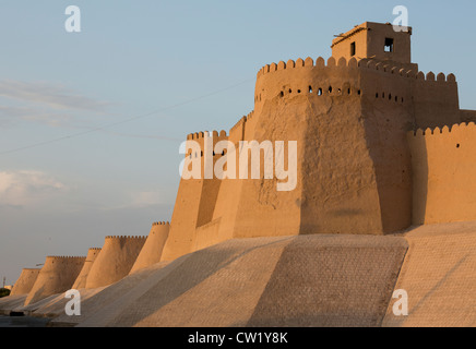 Murs de l'Ichan Kala, la forteresse de la vieille ville de Khiva, Ouzbékistan Banque D'Images