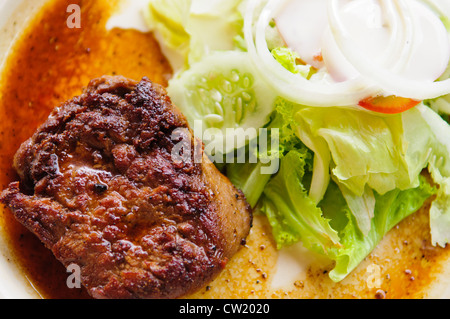 Pavé de boeuf aux légumes grillés Banque D'Images