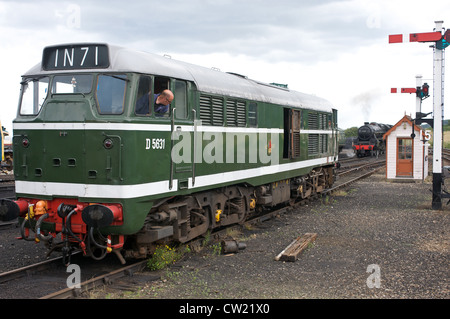 La classe 31 (D 5631) locomotive diesel dans la ville historique de British Rail livrée verte Banque D'Images