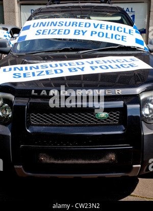 Voiture non saisis par la police sur l'affichage à l'extérieur de New Scotland Yard, London Banque D'Images