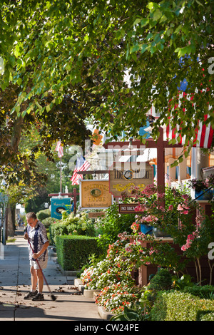 Feuilles radicales aubergiste de trottoir en matin, Cape May, New Jersey, un monument historique national Banque D'Images