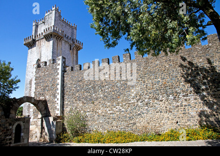 Tour du château ( Torre de Menagem ) et les murs, Beja, Baixo Alentejo, Portugal Banque D'Images