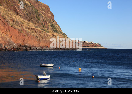 Port de Paul do Mar à l'océan Atlantique en direction de Jardim do Mar, , Madeira, Portugal, Europe. Photo par Willy Matheisl Banque D'Images