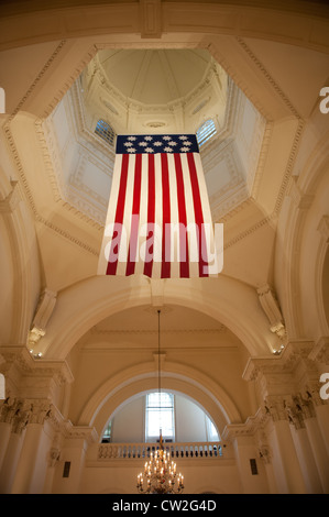 Drapeau américain suspendu dans le Maryland State House Banque D'Images