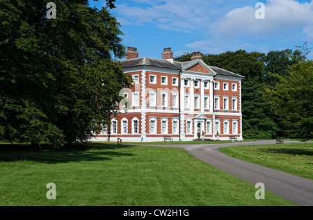 La vue de face de l'impressionnant Lytham Hall, un bâtiment classé Grade 1 à Lytham, Lancashire, Royaume-Uni Banque D'Images