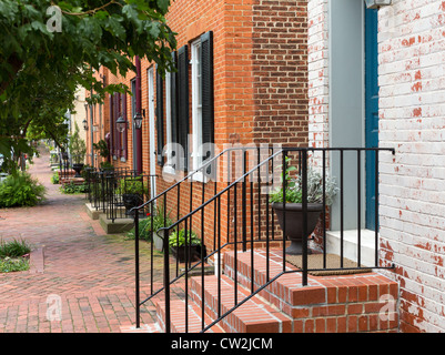 Brique rouge maisons géorgiennes dans Frederick Maryland le rue historique Banque D'Images