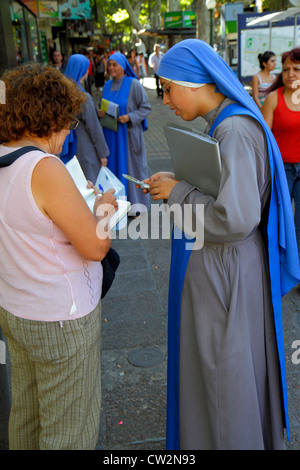 Mendoza Argentine,Avenida San Martin,femme hispanique femmes,nonne,catholique,religion,habitude,spiritualité,servants du Seigneur et la Vierge de Matara, Banque D'Images