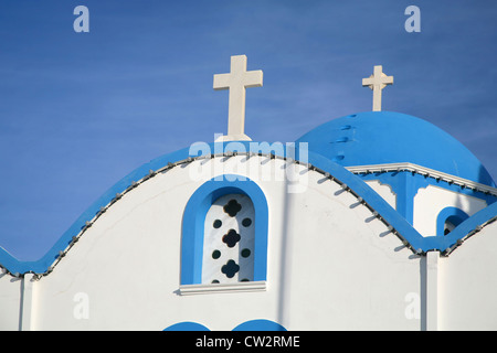 Détail d'une église sur l'île de Santorin, Grèce. Banque D'Images