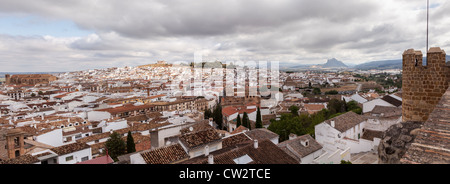 Antequera, Andalousie, Andalousie, Espagne, Europe. Vue panoramique sur les toits du village blanc de la vieille ville. Banque D'Images