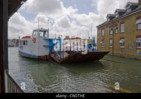 Ferry de la chaîne sur la rivière medina cowes Banque D'Images