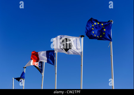 Les drapeaux à vieux port de Bastia, Corse, France Banque D'Images