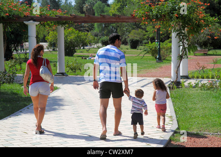 Mendoza Argentina,Parque General San Martin,parc public,El Rosedal,roseraie,pergola,aménagement,Hispanic Latin Latino immigrants ethniques m Banque D'Images