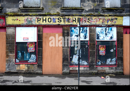 Un condamné ou abandonnés dans une boutique plutôt miteux fin de la région de la ville marchande de Glasgow. Démoli en septembre 2012. Banque D'Images