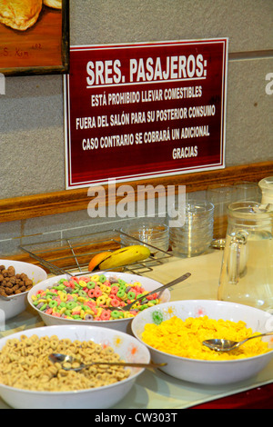 Mendoza Argentina,Avenida San Juan,Hispanic Hotel Pacifico,hébergement,salle à manger,petit-déjeuner,céréales,Cheerios,bol,cuillère,panneau,langue espagnole,bilingue,gu Banque D'Images