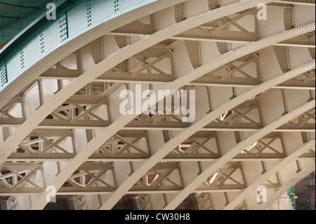 Southwark Bridge acier fonte London South Bank Banque D'Images