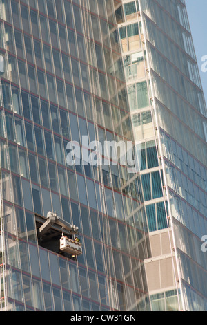 Travaux de maintenance en cours sur le Shard, London Bridge Street, Southwark, Londres, Angleterre Banque D'Images