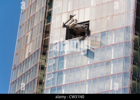 Travaux de maintenance en cours sur le Shard, London Bridge Street, Southwark, Londres, Angleterre Banque D'Images