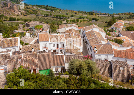 Toits de Zahara de la Sierra, Andalousie, Andalousie, Espagne, Europe. Banque D'Images