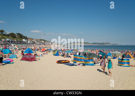 Vue sur la plage, Lyme Regis, dans le Dorset, Angleterre, Royaume-Uni Banque D'Images