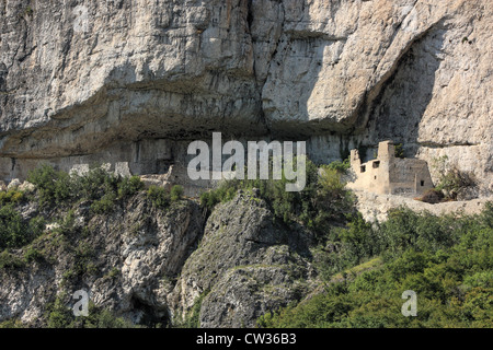 Château de San Gottardo ci-dessus, en Italie. Mezzocorona Elle : Castello di San Gottardo. DE : Burg Kronmetz Banque D'Images