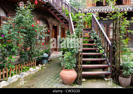 Naxi traditionnel Inn dans la vieille ville de Lijiang Shuhe, Patrimoine Mondial Banque D'Images