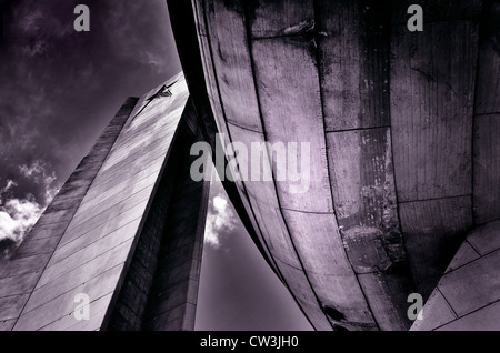 Mont Buzludzha, Bulgarie. Grand, rare monument construit par le Parti communiste bulgare à Stara Planina centrale. Banque D'Images