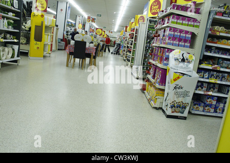 Intérieur du magasin Wilkinson Newark-on-Trent, Newark, Nottinghamshire, Angleterre, RU Banque D'Images