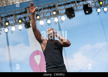 Musicien Wycelf Jean lors d'un rassemblement contre le VIH/sida. Banque D'Images