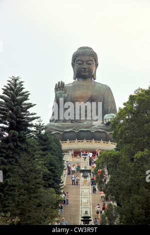 Une vue de la Place Tian Tan Buddha sur l'île de Lantau, Hong Kong Banque D'Images