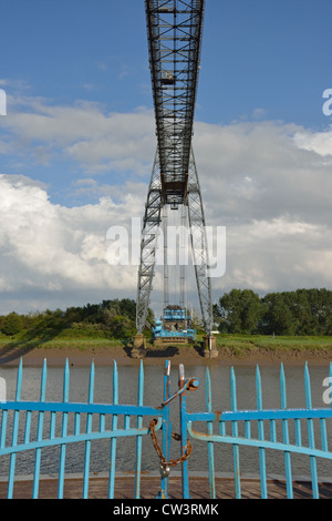 Le pont de transport de Newport traversant la rivière Usk, ville de Newport (Casnewydd), pays de Galles (Cymru), Royaume-Uni Banque D'Images