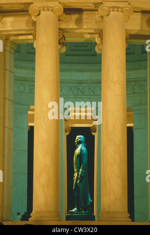 Statue de Thomas Jefferson au Jefferson Memorial, Washington D.C., ton jaune Banque D'Images