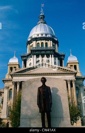 Ce State Capitol Building. Il a statue Abraham Lincoln en face il fait de bronze. L'Illinois connues sous le nom de Lincoln. Banque D'Images