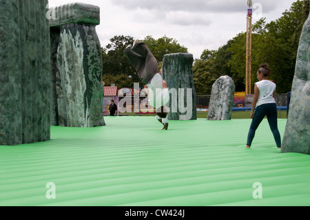 Sacriledge Stonehenge, château gonflable, par Jeremy Deller, partie de l'Olympiade culturelle, London Banque D'Images