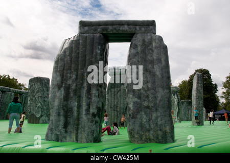 Sacriledge Stonehenge, château gonflable, par Jeremy Deller, partie de l'Olympiade culturelle, London Banque D'Images