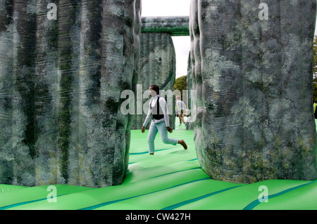 Sacriledge Stonehenge, château gonflable, par Jeremy Deller, partie de l'Olympiade culturelle, London Banque D'Images