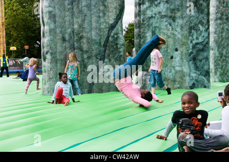 Sacriledge Stonehenge, château gonflable, par Jeremy Deller, partie de l'Olympiade culturelle, London Banque D'Images
