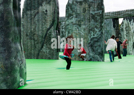 Sacriledge Stonehenge, château gonflable, par Jeremy Deller, partie de l'Olympiade culturelle,, London Banque D'Images
