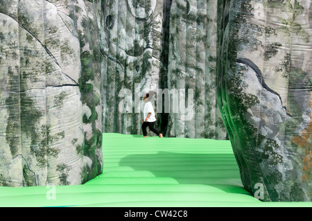 Sacriledge Stonehenge, château gonflable, par Jeremy Deller, partie de l'Olympiade culturelle, , London Banque D'Images