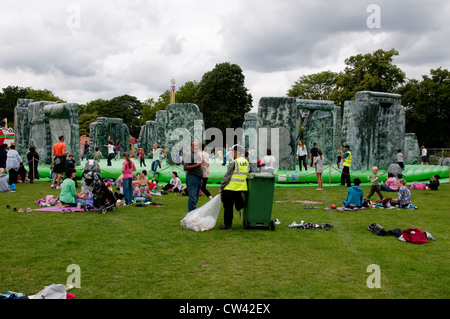 Sacriledge Stonehenge, château gonflable, par Jeremy Deller, partie de l'Olympiade culturelle, London Banque D'Images