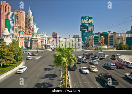 Las Vegas Blvd. Strip et de trafic à Las Vegas, NV Banque D'Images