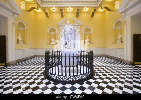 Statue originale George Washington par Jean-Antoine Houdon dans Virginia State Capitol Rotunda Richmond en Virginie Banque D'Images