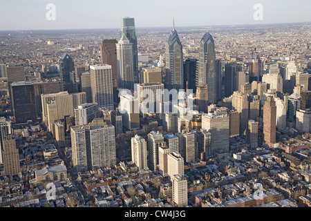 Le coucher de soleil sur Philiadelphia aérienne, New York, la ville de l'amour fraternel Banque D'Images