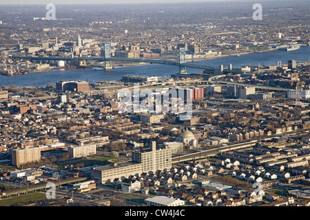 Le coucher de soleil sur Philiadelphia aérienne, New York, la ville de l'amour fraternel Banque D'Images